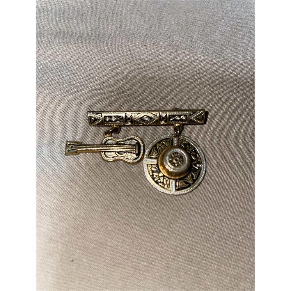 Vintage Spanish Damascene Goldtone Brooch Guitar Sombrero ￼